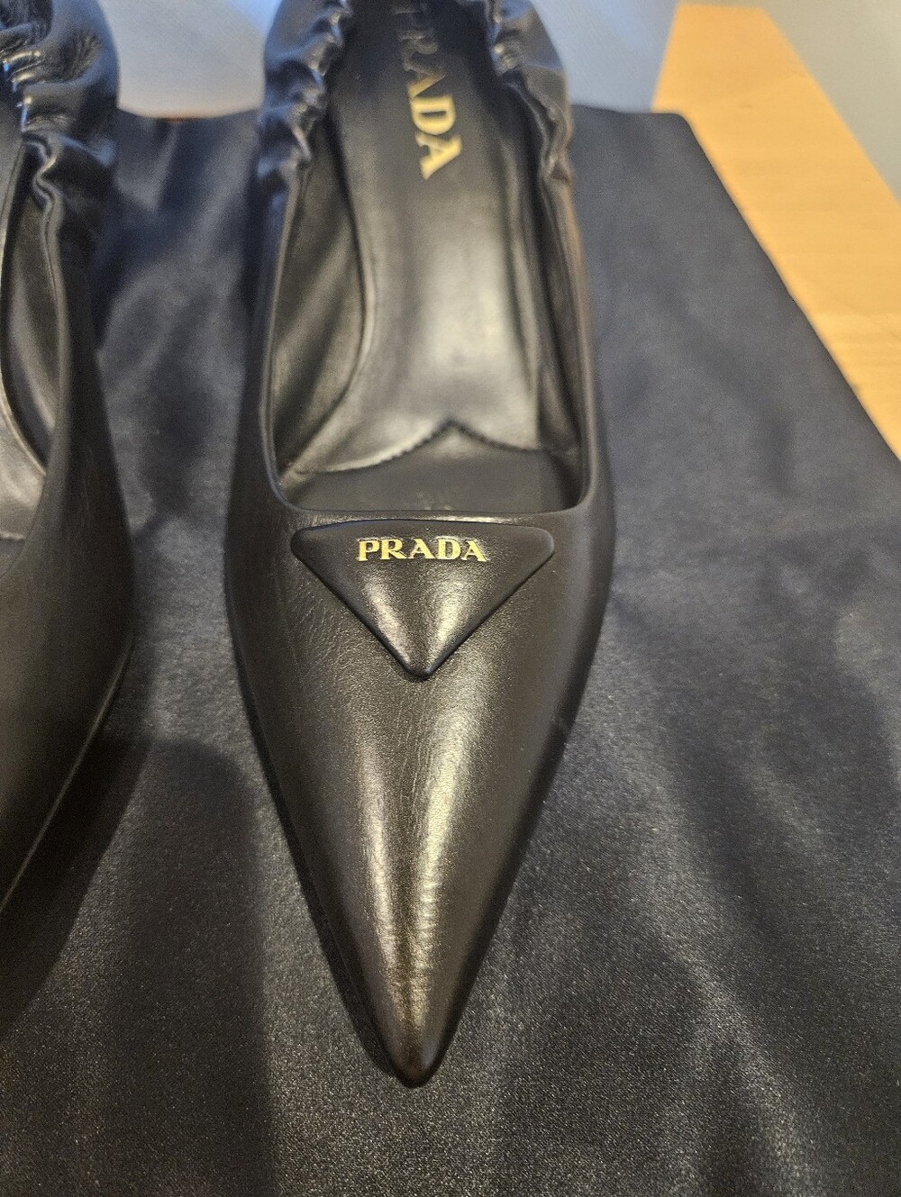 Authentic! PRADA Black Leather Triangle Logo Pointed-Toe Kitten Heel Pumps Sz 37 - Picture 4 of 9
